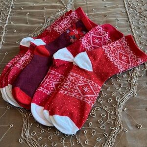 NWOT Women’s patterned socks. 5 Pairs total.